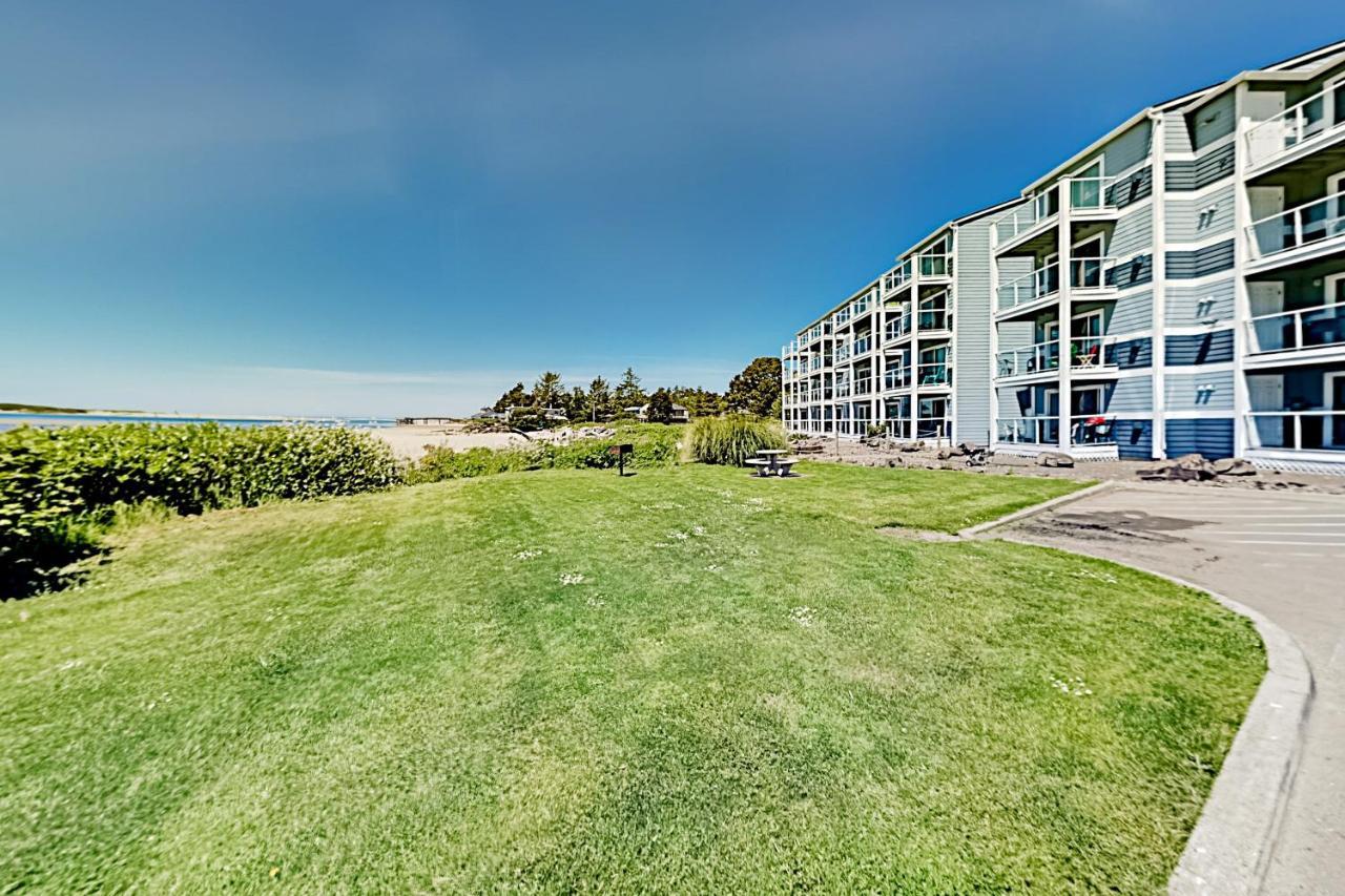 New Listing! Bay-View Beauty With Private Balcony Condo Lincoln City Esterno foto