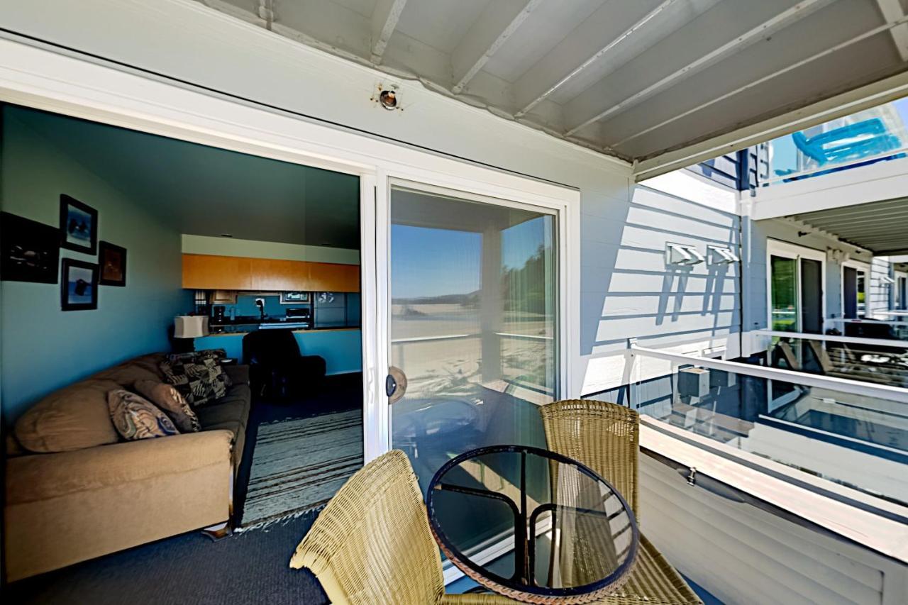 New Listing! Bay-View Beauty With Private Balcony Condo Lincoln City Esterno foto