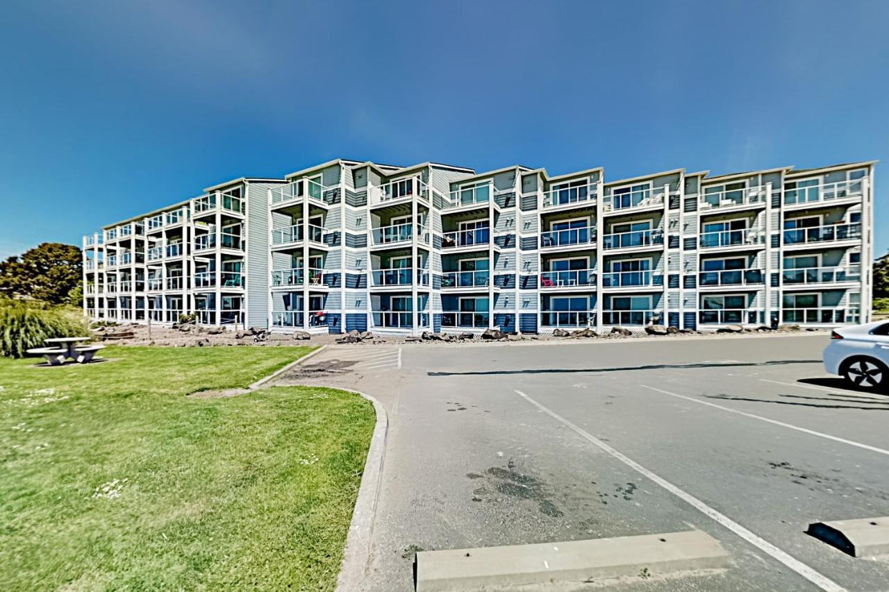 New Listing! Bay-View Beauty With Private Balcony Condo Lincoln City Esterno foto
