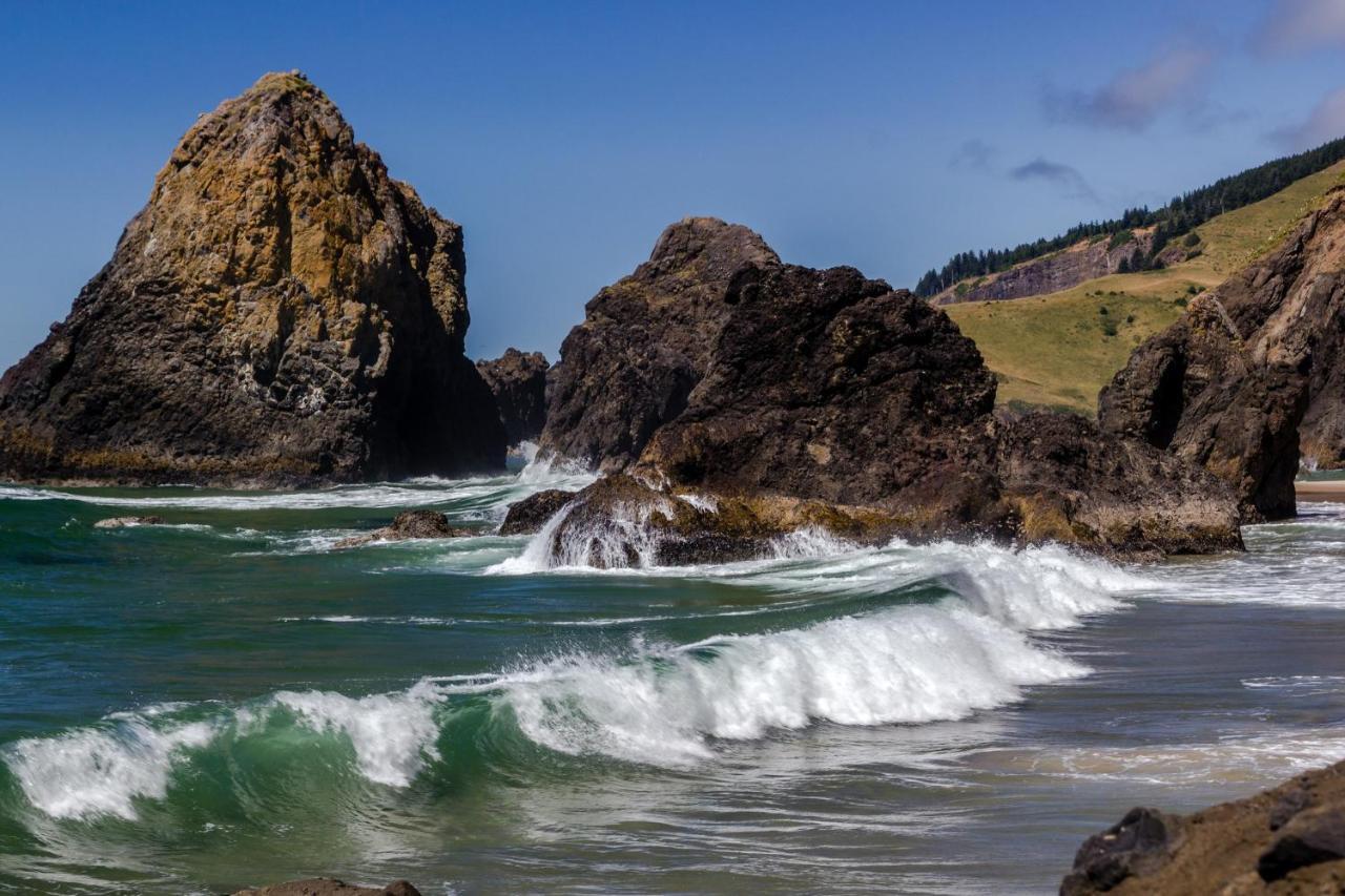 New Listing! Bay-View Beauty With Private Balcony Condo Lincoln City Esterno foto