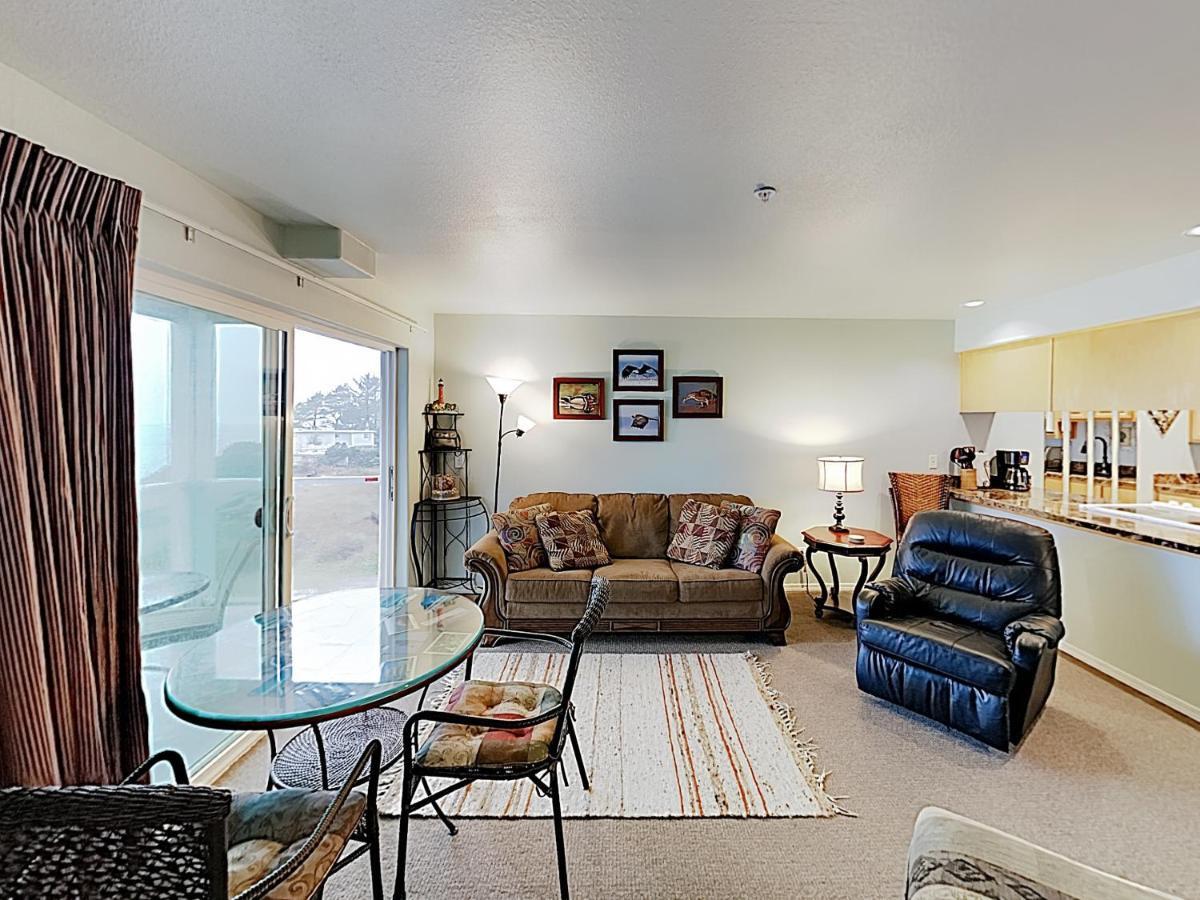 New Listing! Bay-View Beauty With Private Balcony Condo Lincoln City Esterno foto