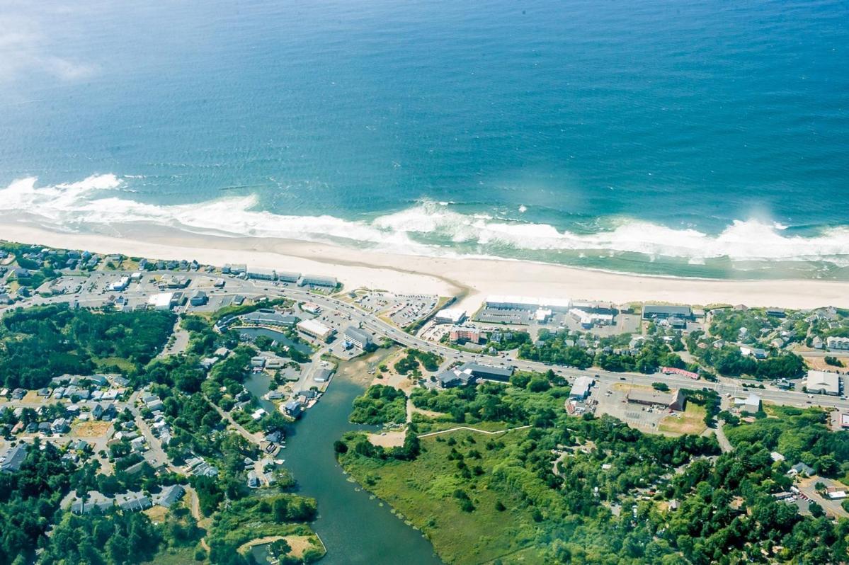 New Listing! Bay-View Beauty With Private Balcony Condo Lincoln City Esterno foto