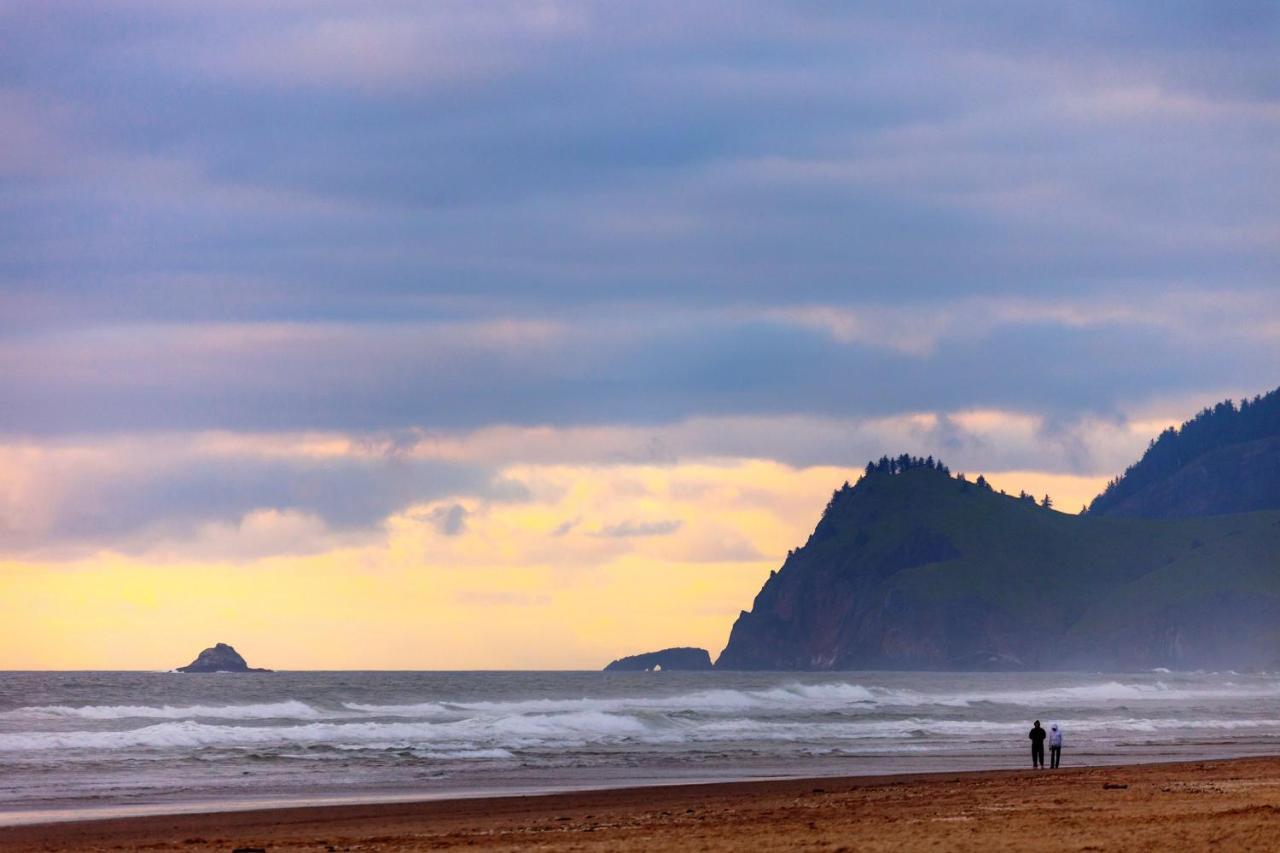 New Listing! Bay-View Beauty With Private Balcony Condo Lincoln City Esterno foto