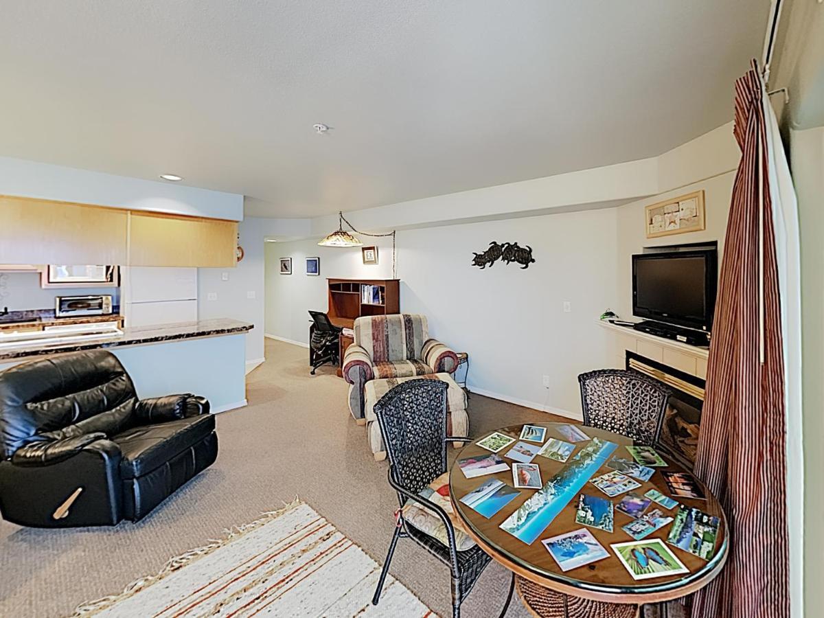 New Listing! Bay-View Beauty With Private Balcony Condo Lincoln City Esterno foto